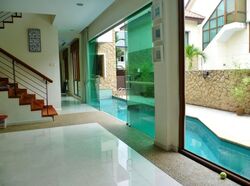 Holland Road (D10), Detached #554422701
